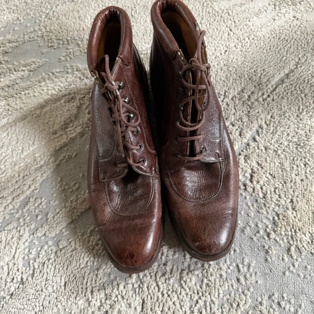 NEIMAN MARCUS brown lace up ankle boots leather made in Italy 9.5